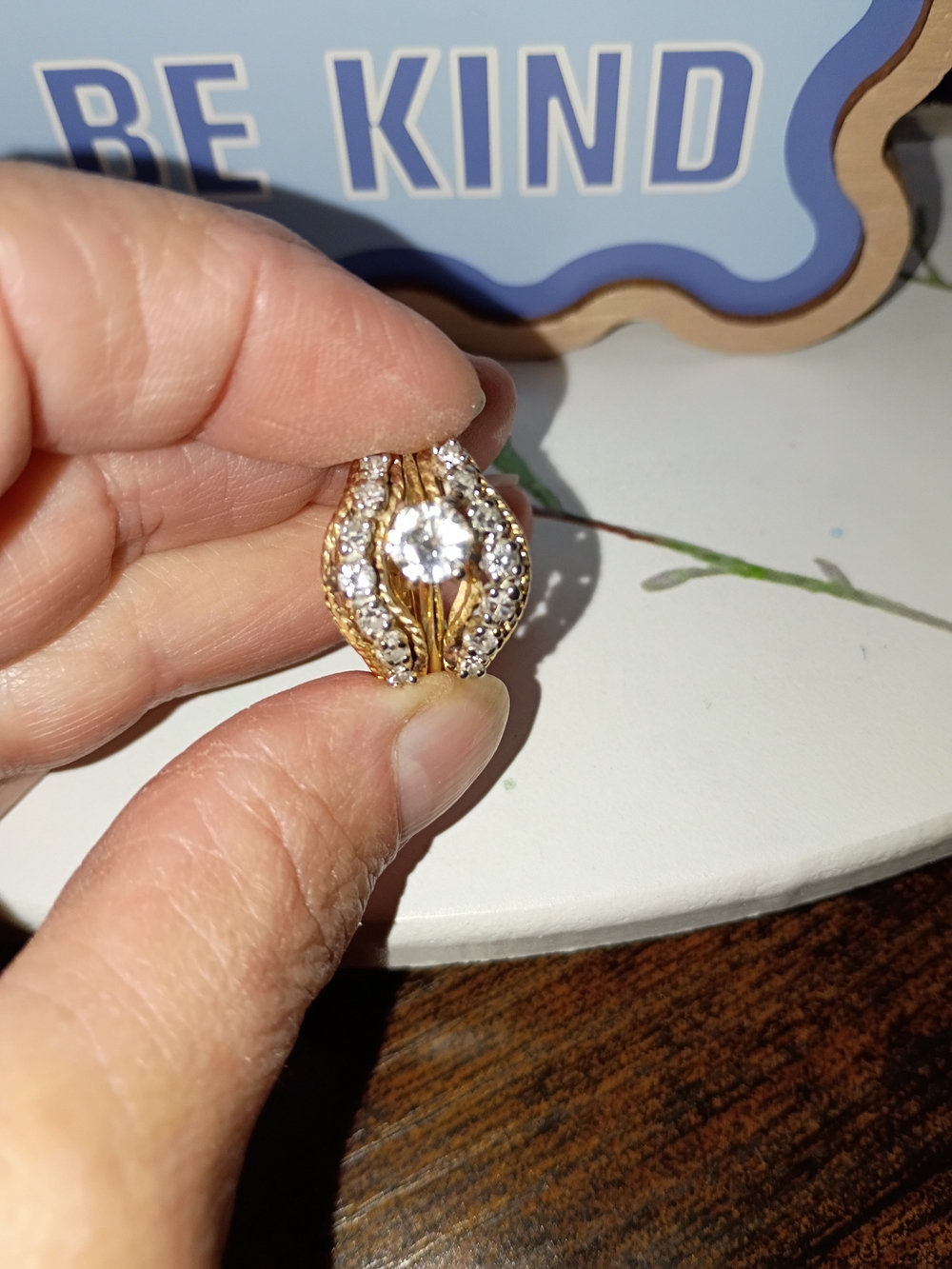Beautiful Unique 14 Kt Gold Wedding Set - Picture 4 of 9